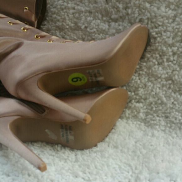 Thigh High Blush Satin Lace up Boot size 6 - Picture 3 of 4